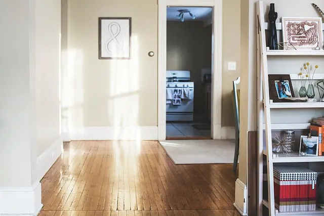 Les meubles empilables : pratiques et esthétiques pour gagner de l'espace