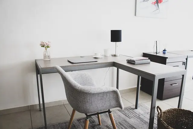 5 Meubles Pratiques pour Créer un Coin Bureau Efficace