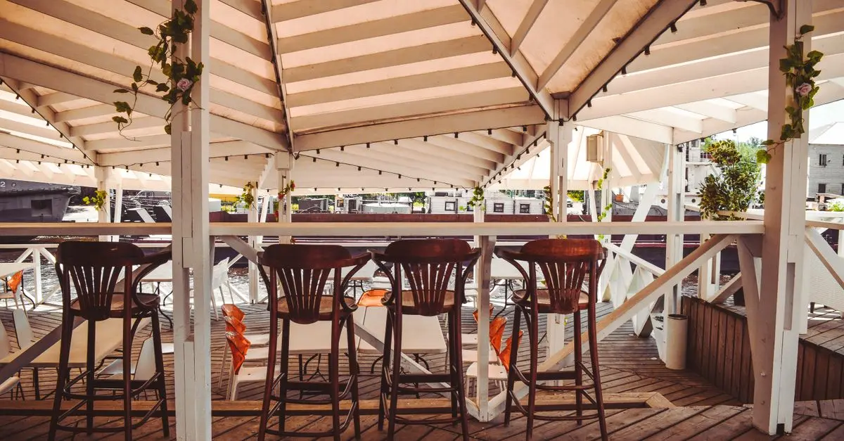 Comment choisir des meubles pratiques pour votre terrasse
