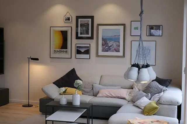 5 astuces pour maximiser un petit salon avec des meubles pratiques